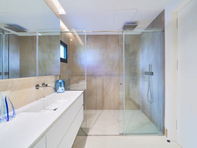 Apartamento en venta en Guadalobon, Estepona