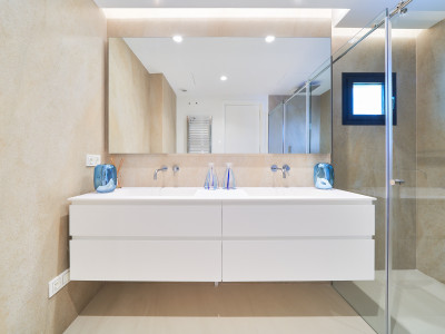Apartamento en venta en Guadalobon, Estepona