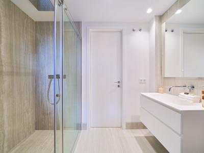 Apartamento en venta en Guadalobon, Estepona