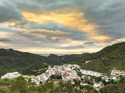 Apartamento en venta en Benahavis Centro, Benahavis