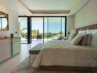 Villa for sale in Los Naranjos Golf, Nueva Andalucia