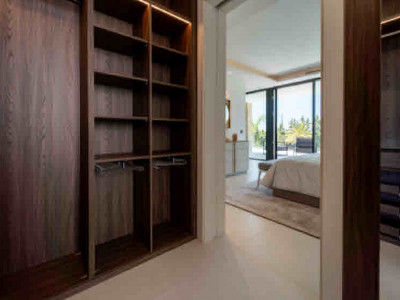Villa for sale in Los Naranjos Golf, Nueva Andalucia