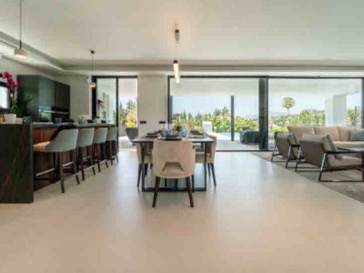 Villa for sale in Los Naranjos Golf, Nueva Andalucia