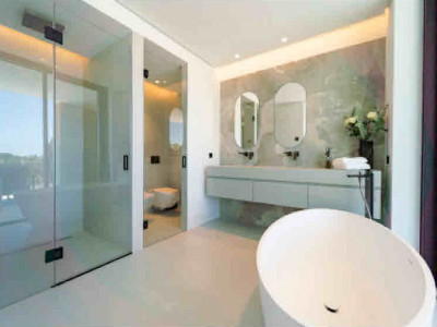 Villa for sale in Los Naranjos Golf, Nueva Andalucia