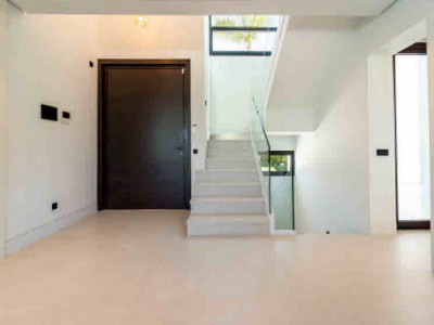 Villa for sale in Los Naranjos Golf, Nueva Andalucia
