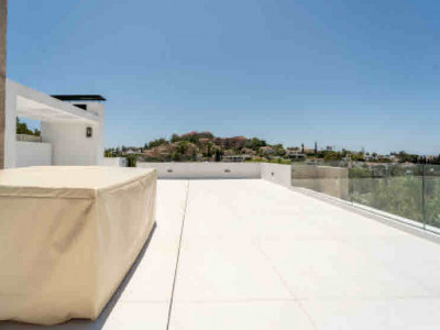 Villa for sale in Los Naranjos Golf, Nueva Andalucia