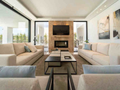 Villa for sale in Los Naranjos Golf, Nueva Andalucia