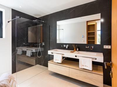 Villa zum Verkauf in El Paraiso, Estepona