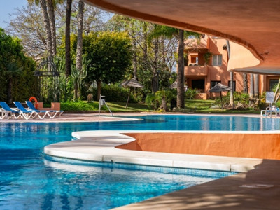 Apartment for sale in Oasis de Marbella, Marbella Golden Mile