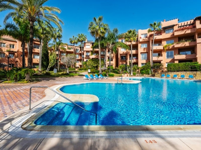 Apartment for sale in Oasis de Marbella, Marbella Golden Mile