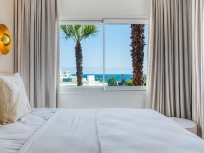 Apartment for sale in Oasis de Marbella, Marbella Golden Mile