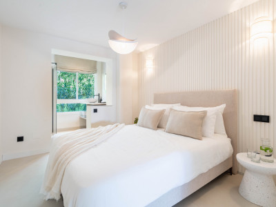 Апартамент в продаже в Altos de La Quinta, Бенахавис