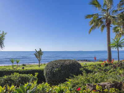 Ground Floor Apartment for sale in Menara Beach, Estepona