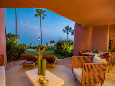 Ground Floor Apartment for sale in Menara Beach, Estepona