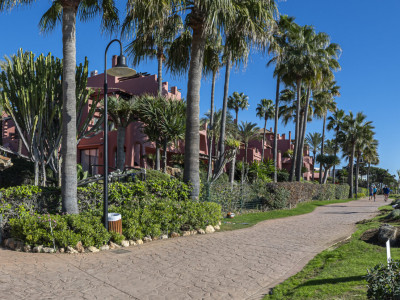 Ground Floor Apartment for sale in Menara Beach, Estepona