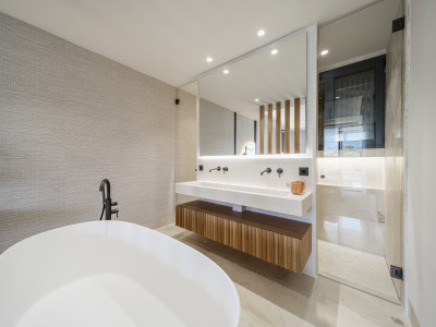 Ground Floor Apartment for sale in Aloha, Nueva Andalucia