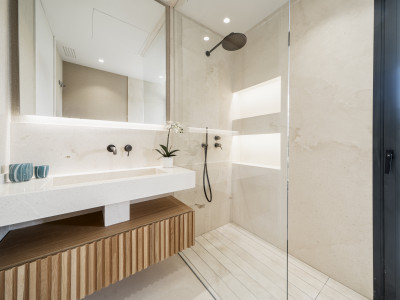Ground Floor Apartment for sale in Aloha, Nueva Andalucia