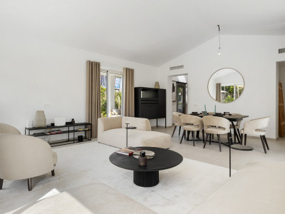 Villa for sale in Casares