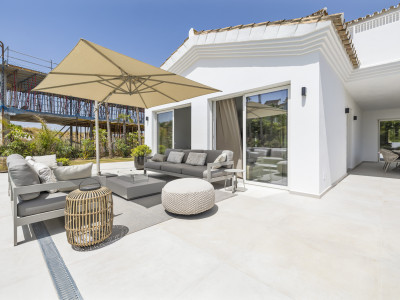 Villa for sale in Casares