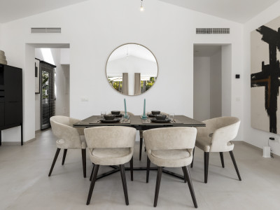 Villa for sale in Casares