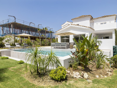 Villa for sale in Casares