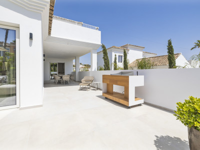 Villa for sale in Casares
