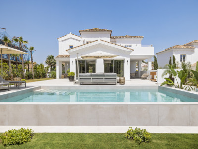 Villa for sale in Casares
