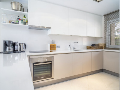 Apartamento Planta Baja en venta en Aloha Hill Club, Nueva Andalucia