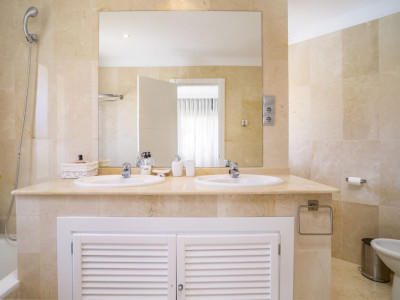 Apartamento Planta Baja en venta en Aloha Hill Club, Nueva Andalucia