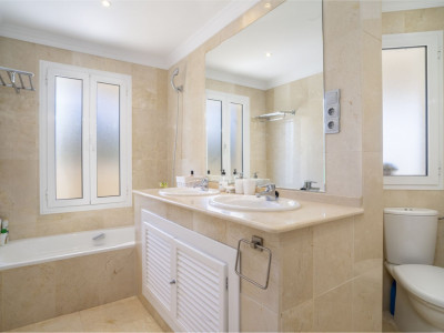 Apartamento Planta Baja en venta en Aloha Hill Club, Nueva Andalucia