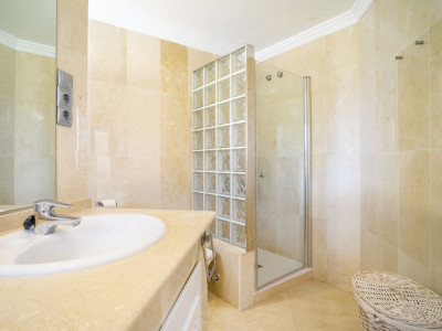 Apartamento Planta Baja en venta en Aloha Hill Club, Nueva Andalucia