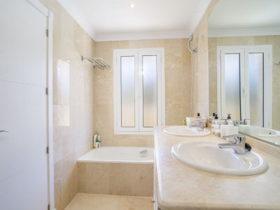 Apartamento Planta Baja en venta en Aloha Hill Club, Nueva Andalucia