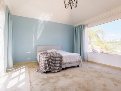 Villa en venta en La Resina Golf, Estepona