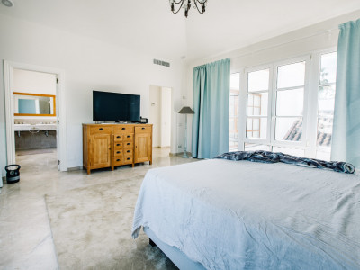 Villa en venta en La Resina Golf, Estepona