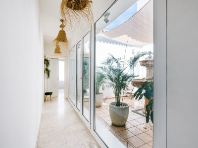 Villa en venta en La Resina Golf, Estepona