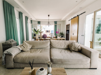 Villa en venta en La Resina Golf, Estepona