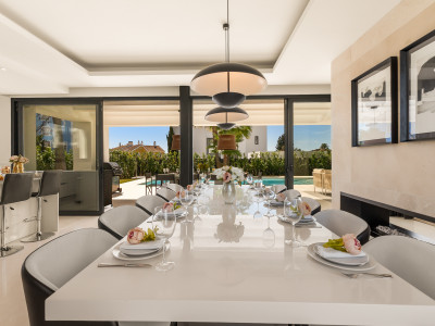 Villa en venta en El Paraiso, Estepona