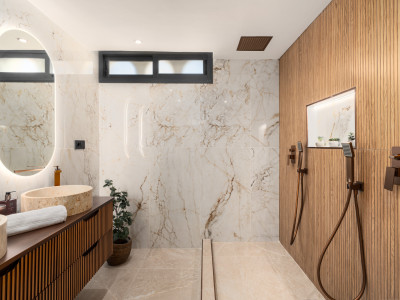 Zweistöckiges Penthouse zum Verkauf in Pueblo Arabesque, Nueva Andalucia