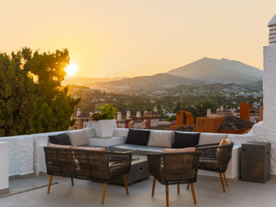 Zweistöckiges Penthouse zum Verkauf in Pueblo Arabesque, Nueva Andalucia