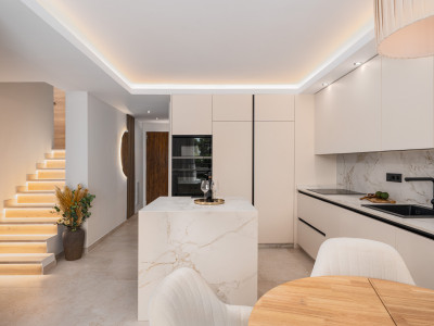 Zweistöckiges Penthouse zum Verkauf in Pueblo Arabesque, Nueva Andalucia