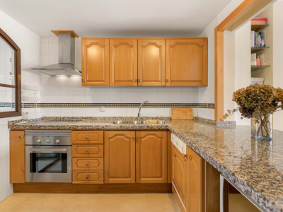 Apartamento en venta en Los Arqueros, Benahavis
