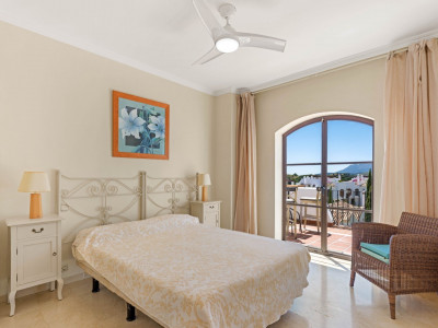 Apartamento en venta en Los Arqueros, Benahavis