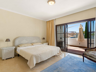 Apartamento en venta en Los Arqueros, Benahavis