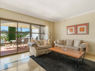 Apartamento en venta en Los Arqueros, Benahavis