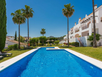 Apartamento en venta en Los Arqueros, Benahavis