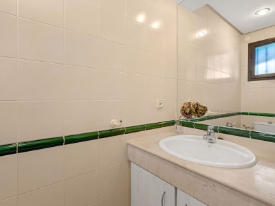 Apartamento en venta en Los Arqueros, Benahavis