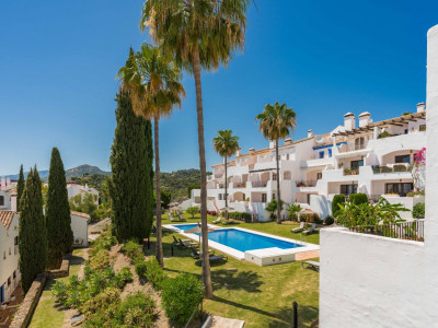 Apartamento en venta en Los Arqueros, Benahavis
