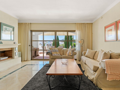Apartamento en venta en Los Arqueros, Benahavis