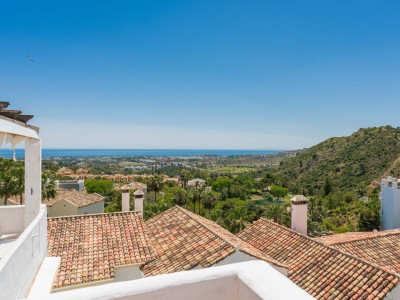 Apartamento en venta en Los Arqueros, Benahavis