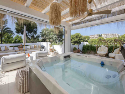 Villa for sale in Atalaya de Rio Verde, Nueva Andalucia